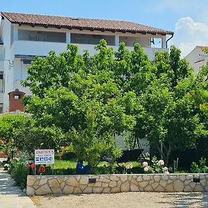 Fam. Grce Apartment Barbat na Rabu